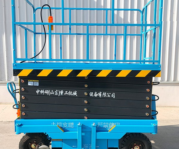 沙坡头自行走升降机
